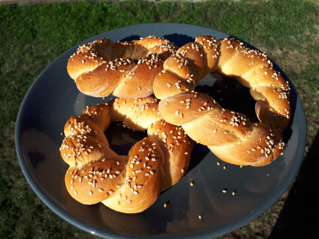 Covrigi delicioși cu susan