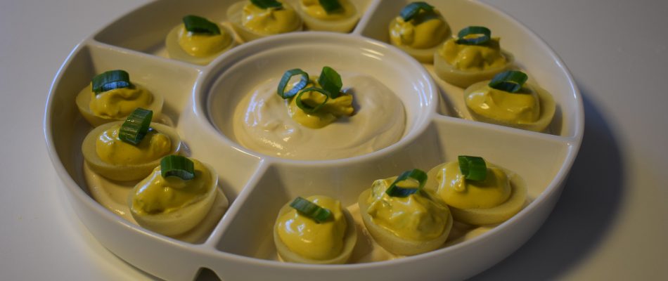 Ouă umplute vegane