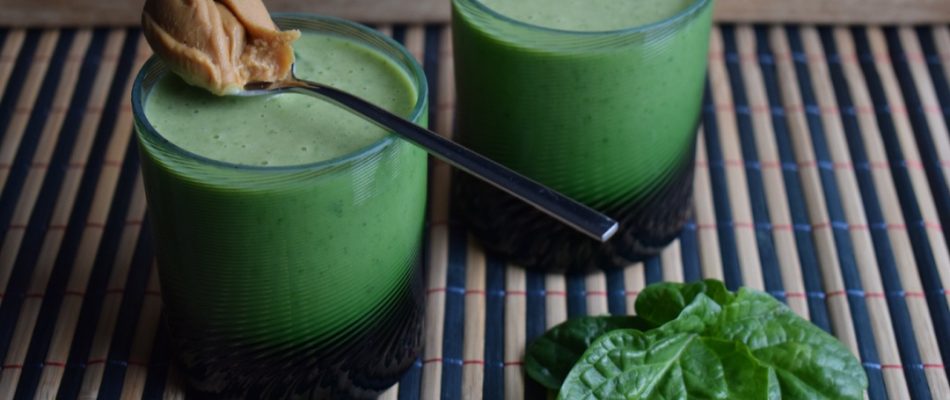 Plan DETOX pentru 1 zi: smoothie verde cu unt de arahide