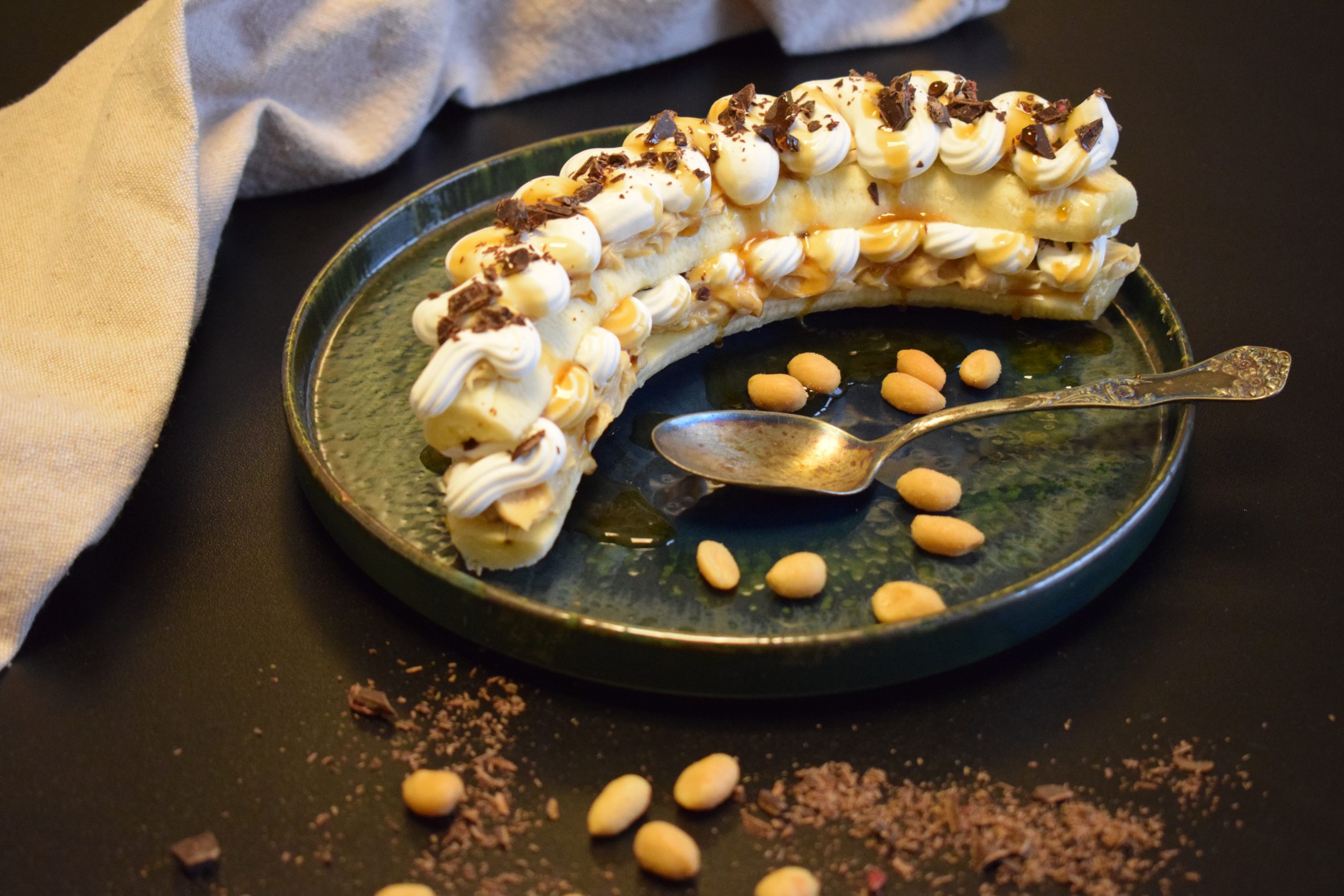 Banana split cu unt de arahide
