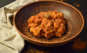 Tocăniță de cartofi cu chicharrones din soia