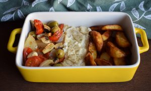 Tavă cu bloc cremos din migdale și legume coapte   