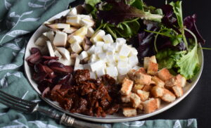 Salată cu roșii uscate
