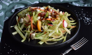 Salată spaghetti din legume si sos din avocado