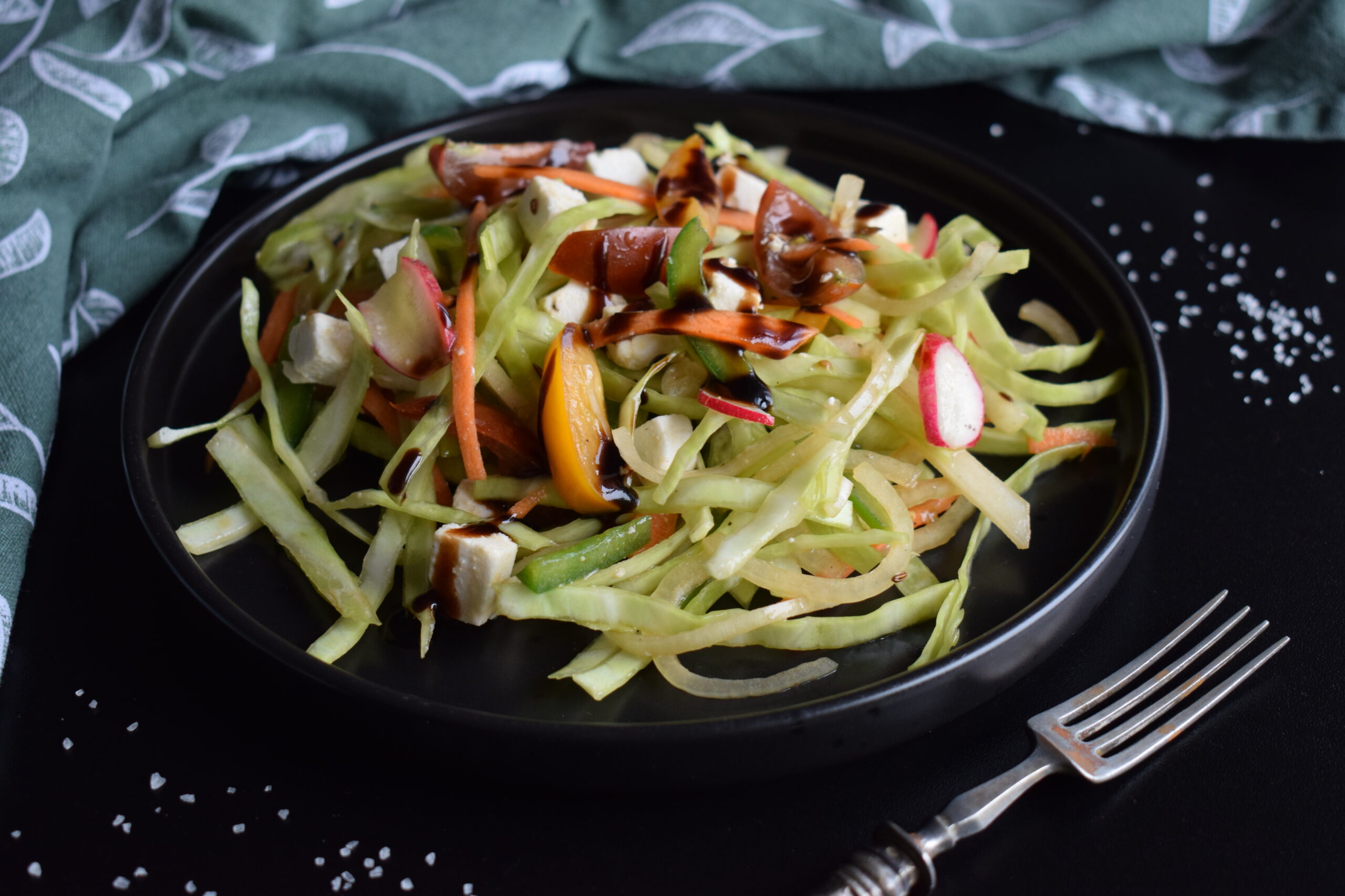 Salată spaghetti din legume si sos din avocado