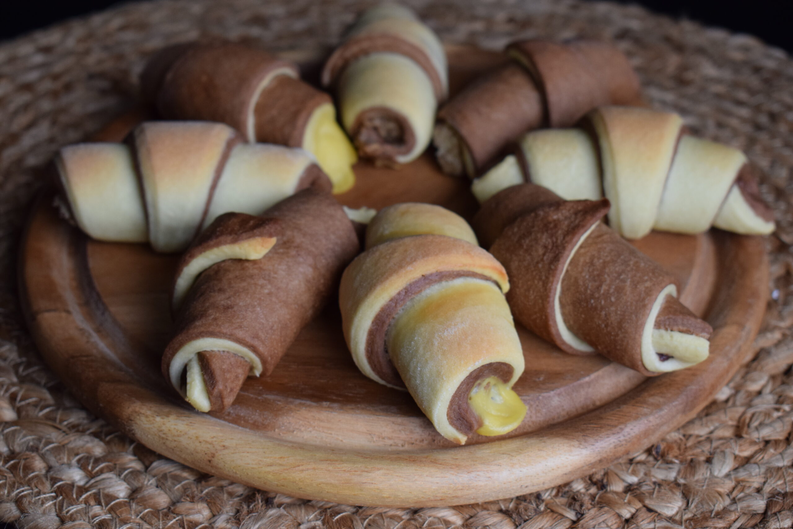 Cornulețe bicolore cu vanilie și cacao