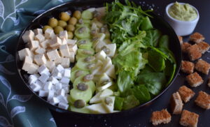 Salată cu legume verzi